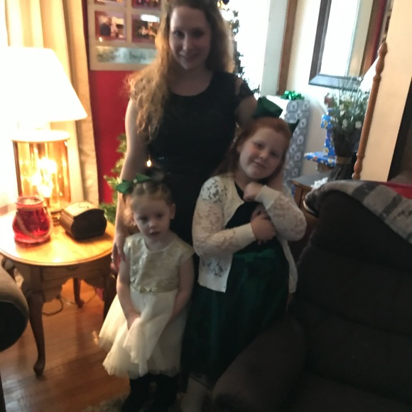 Meet your Posher, Courtney - Picture 2 of 3